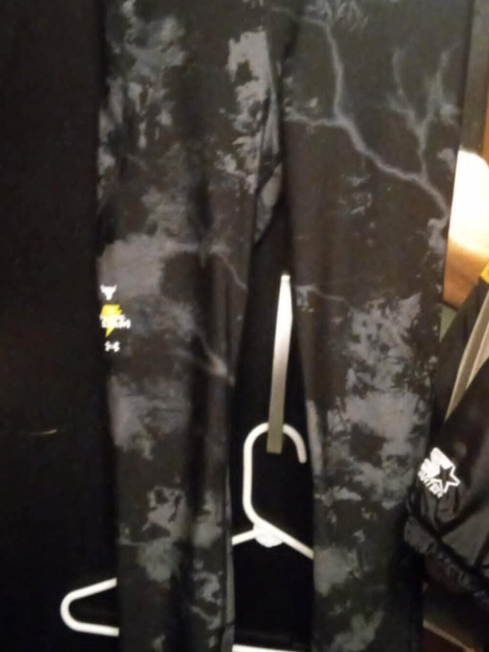 under armour compression leggings medium with black adam - Picture 3 of 3